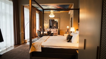 Rose Suite