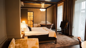 Rose Suite