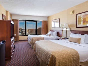 Deluxe Room, Multiple Beds, Non Smoking (One-Bedroom, 3 Queen Beds)