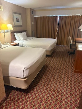 Deluxe Room, Multiple Beds, Non Smoking (One-Bedroom, 3 Queen Beds)
