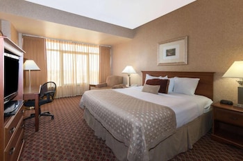 Room, 1 Queen Bed, Accessible, Refrigerator & Microwave (Non-Smoking)