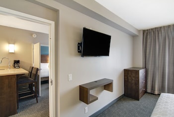 Suite, 2 Bedrooms, Kitchen