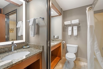 Standard Room, 1 King Bed, Non Smoking, Refrigerator & Microwave (Oversized Room)