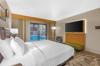 Standard Room, 1 King Bed, Non Smoking, Refrigerator & Microwave