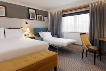 Deluxe Room, 1 Queen Bed with Sofa bed