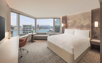 Infinity Room, 1 King Bed, Non Smoking, Harbor View
