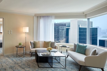 Executive Suite, 1 King Bed, Smoking, Harbor View