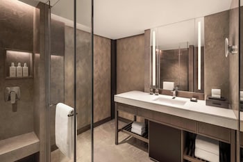 Infinity Room, 1 King Bed, City View