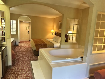 Suite, 1 King Bed, Jetted Tub, River View