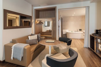 Premium Room, Bathtub (The Level)