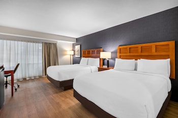 Room, 2 Queen Beds, Non Smoking, Poolside