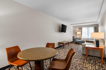 Executive Suite, 1 King Bed with Sofa bed, Non Smoking
