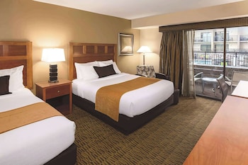 Room, 2 Queen Beds, Non Smoking, Poolside