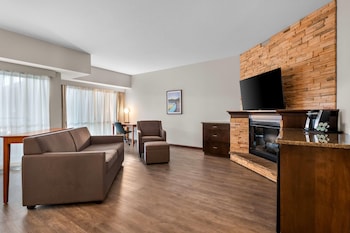 Deluxe Suite, 1 King Bed with Sofa bed, Non Smoking, Pool View
