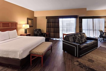 Deluxe Suite, 1 King Bed with Sofa bed, Non Smoking