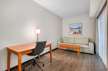 Studio Suite, 1 King Bed with Sofa bed, Non Smoking, Pool View