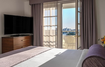 Classic Room, 1 King Bed, Balcony