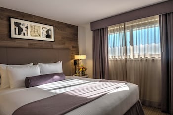 Premier Suite, 1 King Bed with Sofa bed, Balcony