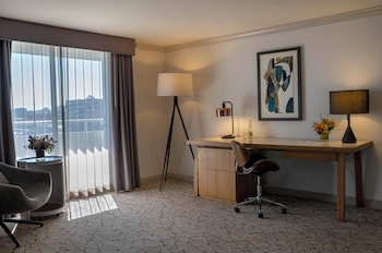 Deluxe Room, 1 King Bed