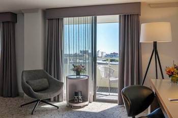 Deluxe Room, 1 King Bed