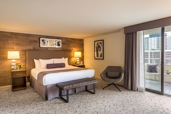 Classic Room, 1 King Bed, Balcony