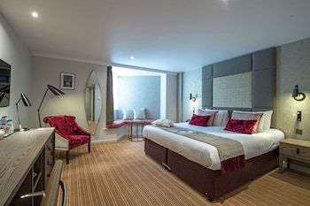 Superior Double Room, Bathtub