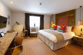 Superior Double Room, Bathtub