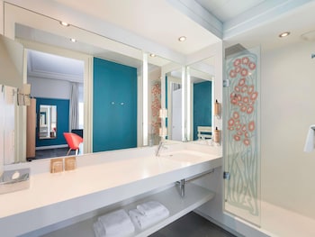 Privilege, Premium Room, 1 Queen Bed with Sofa bed