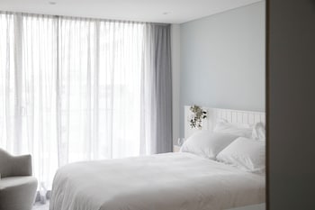 Atrium Deluxe King