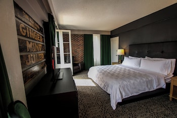 Standard Room, 1 King Bed, Balcony