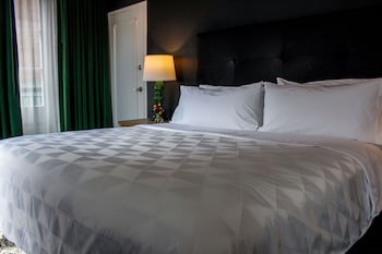 Standard Room, 1 King Bed