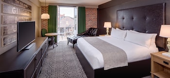 Standard Room, 1 King Bed, Balcony