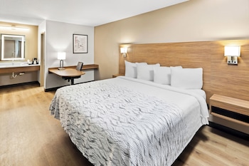 Premium Room, 1 King Bed (Upgraded Bedding & Snack, Smoke Free)