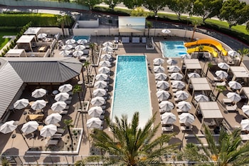 Room, 1 King Bed, Pool View (Juliet Balcony)