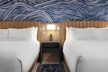Room, 2 Queen Beds, Pool View