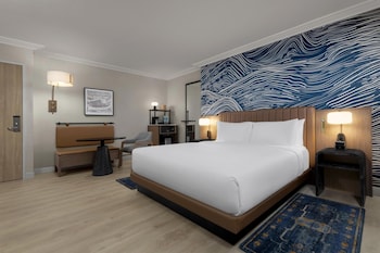 Room, 1 King Bed, Balcony, Corner