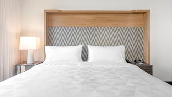Standard Room, 1 King Bed, Corner