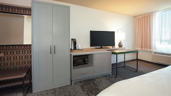 Standard Room, 1 King Bed, Corner