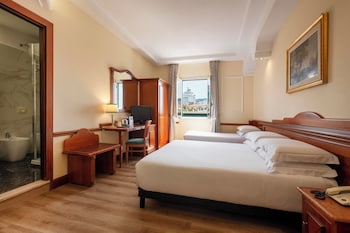 Superior Quadruple Room, City View