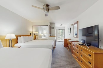 Deluxe Room, 2 Queen Beds, Balcony, Mountain View