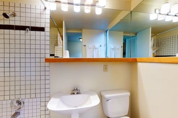Room (Standard Queen, Ground Floor)