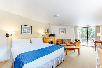 Room (Deluxe, Balcony)
