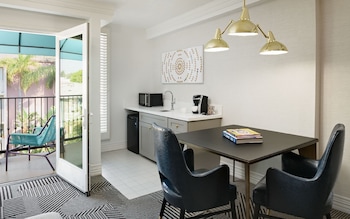 ADA Premier King Suite