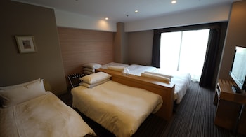 Standard Corner Twin Room, Non Smoking