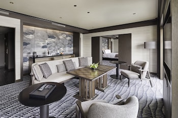 Executive Club Suite King Room with Lounge Access, Non-Smoking