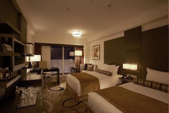 Club Twin Room with Lounge Access (Non-Smoking) 