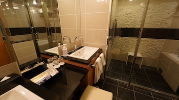 Executive Club Suite King Connecting Room with Lounge Access, Non-Smoking
