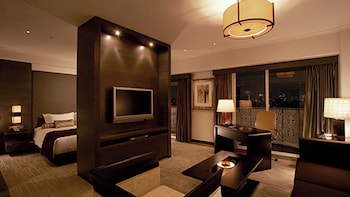 Executive Club Suite King Connecting Room with Lounge Access, Non-Smoking