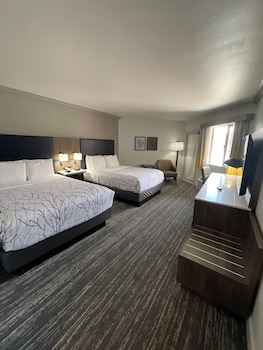 Standard Room, 2 Queen Beds, Patio, Poolside