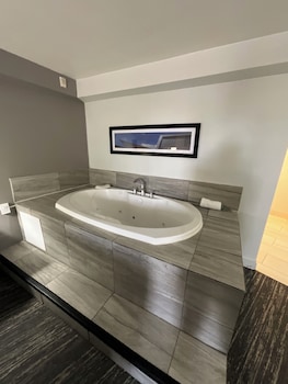 Suite, 1 King Bed, Non Smoking, Patio